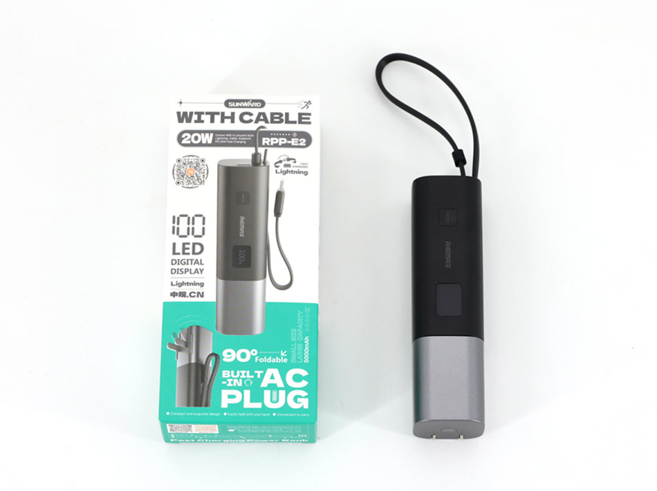 Caricabatterie Remax con cavo, presa a muro da 20 W, 5000 mAh, compatto e portatile, adatto per l'aereo